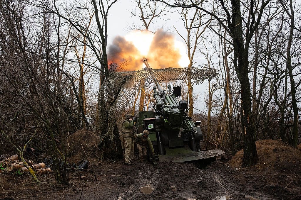 Illustrative image: A Ukrainian artillery brigade fires toward enemy lines from a concealed position near Pokrovsk, Ukraine on Jan. 11, 2026. Ukrainian forces continue operations as fighting persists in the area amid winter conditions and ongoing Russian attacks. (Maciek Musialek / Anadolu via Getty Images)