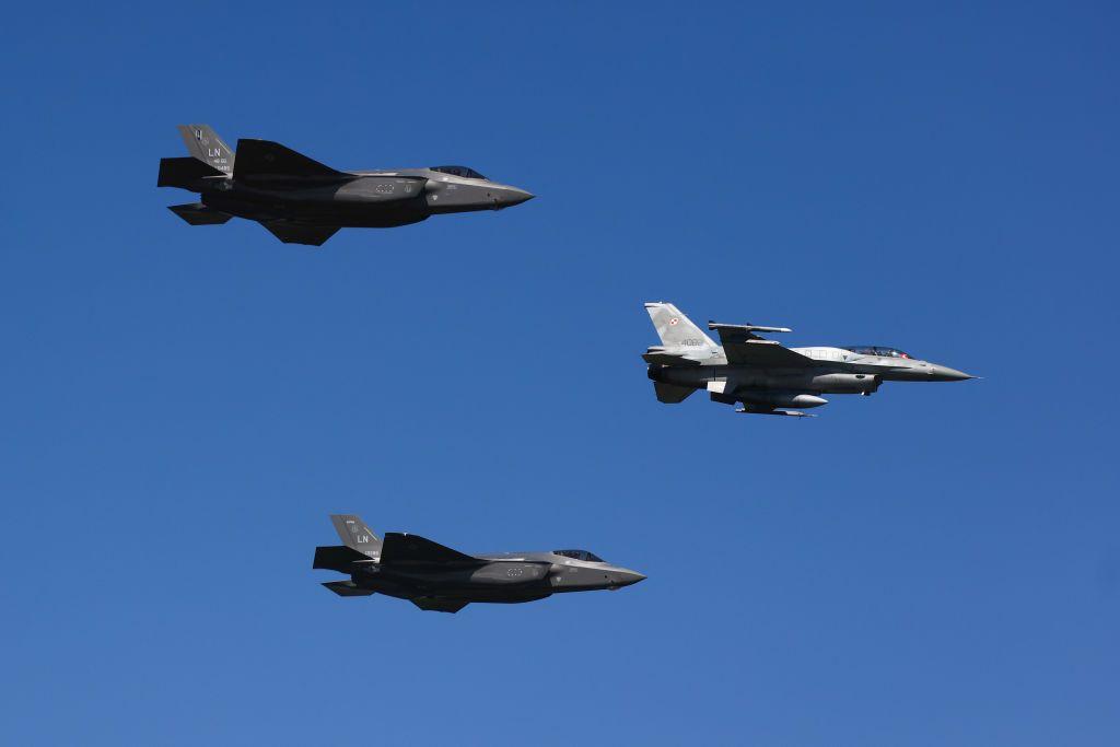 Norway to complete F-16 deliveries to Ukraine by end of 2025, minister says