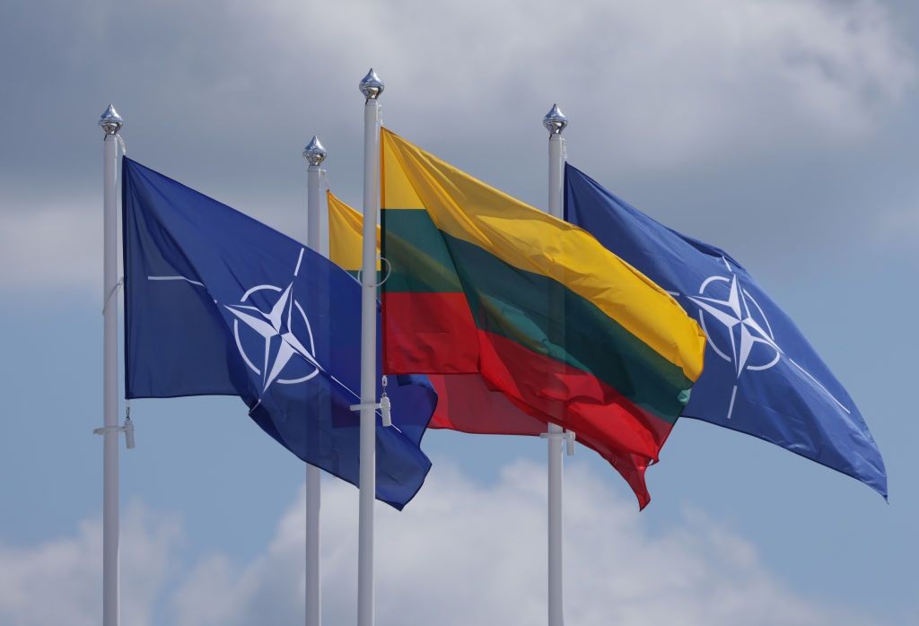 Lithuania to strip residence permits of Russian citizens who frequently travel to Russia, Belarus