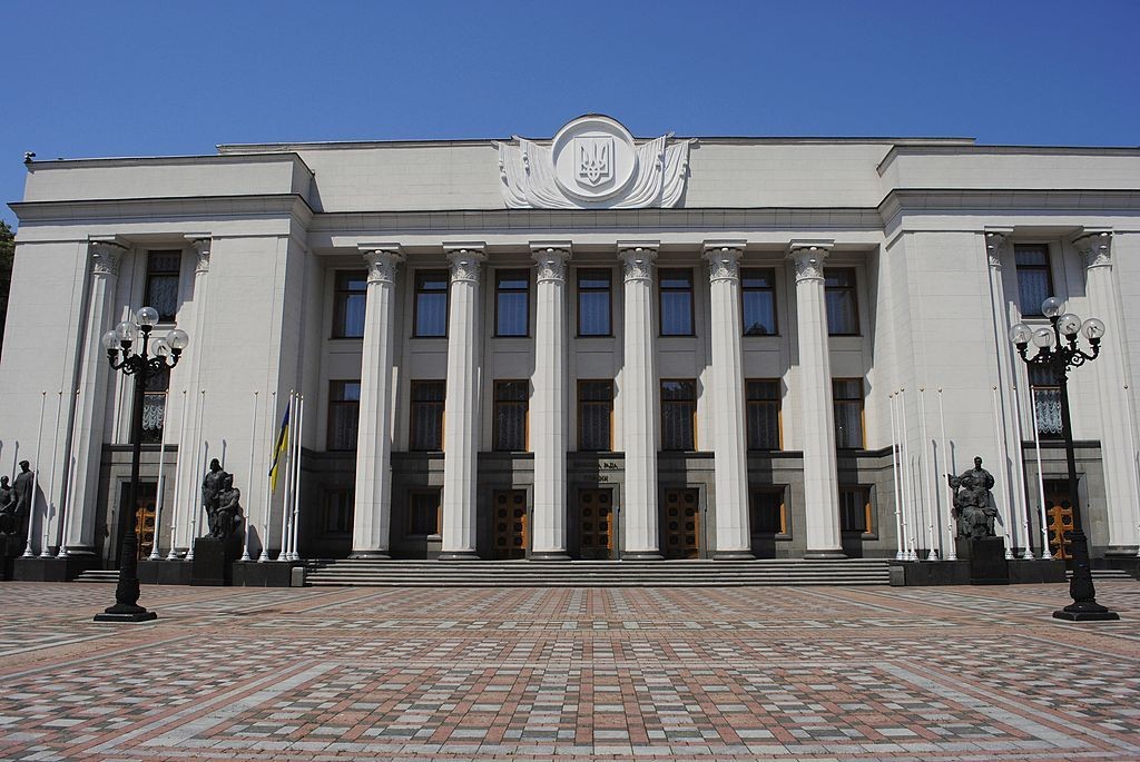 Parliament passes law on use of English in Ukraine