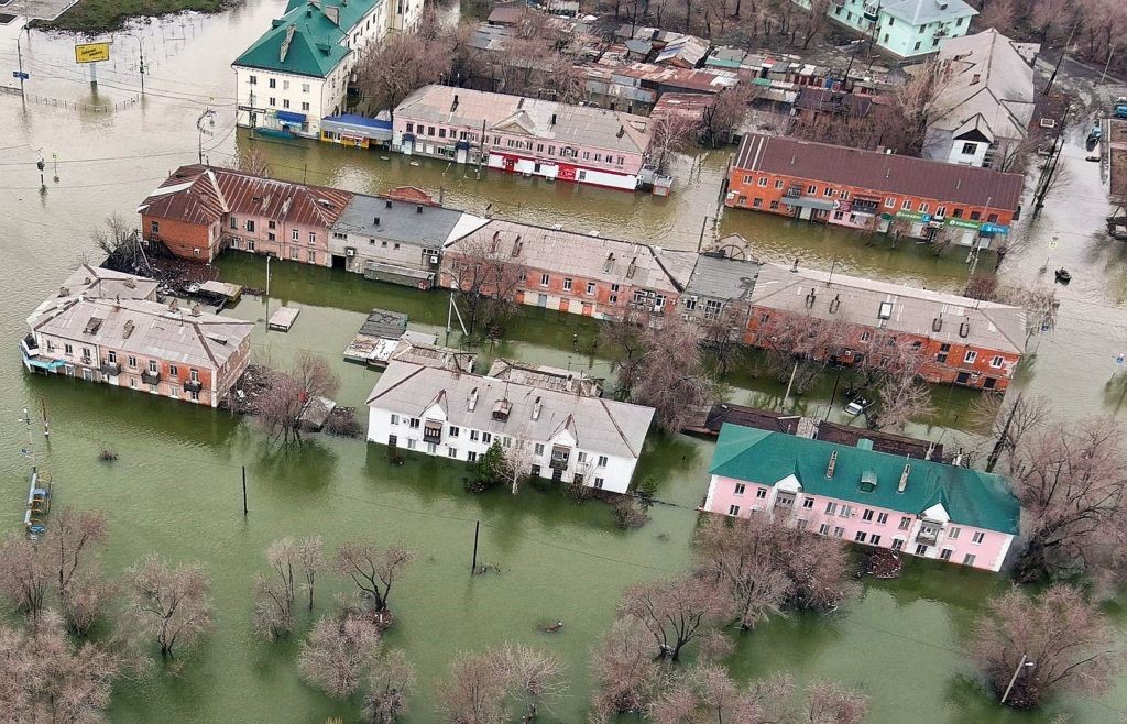 Flooding in Russia's Orenburg, Kurgan oblasts causes widespread destruction, mass evacuations