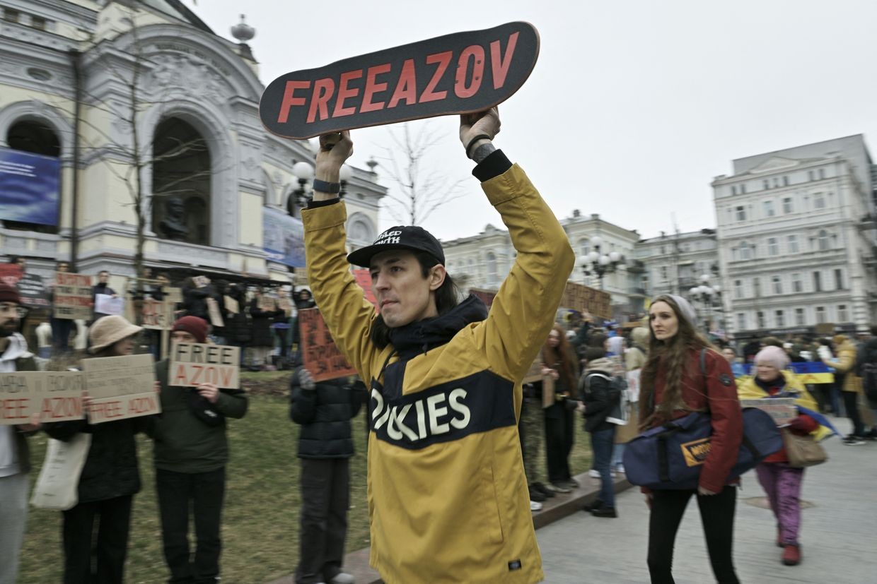 Russia sentences 2 Azov fighters to over 20 years in prison