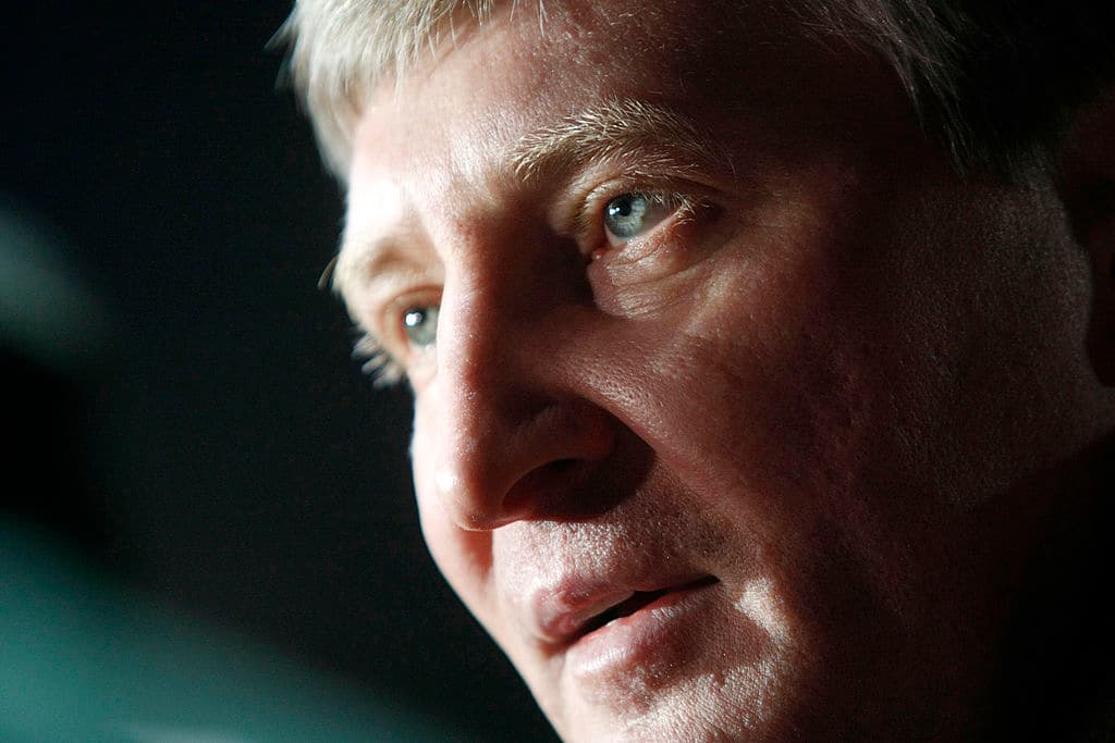Rinat Akhmetov trades media licenses for clean slate