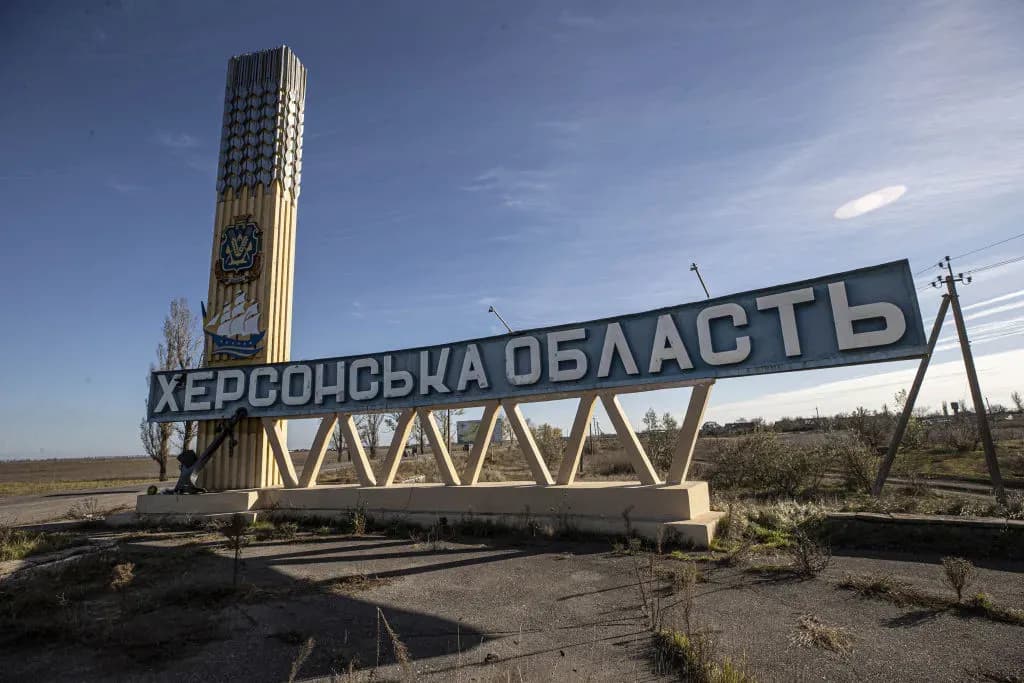 Authorities: Russian attacks in Kherson Oblast injure 3