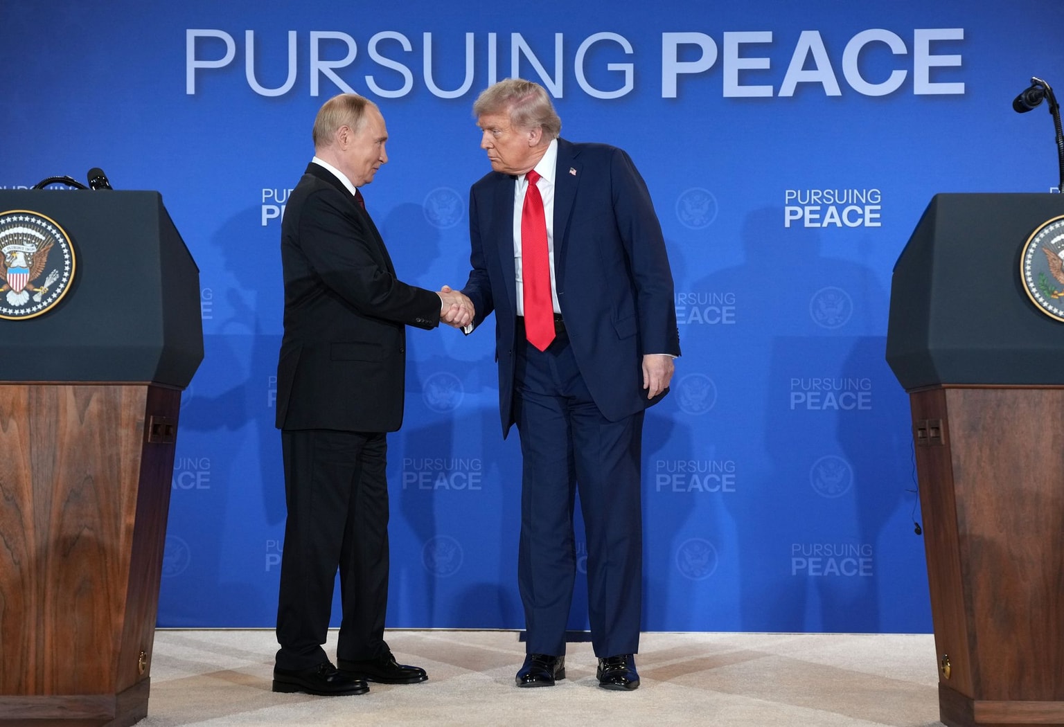 U.S. President Donald Trump (R) and Russian President Vladimir Putin shake hands at the end of a press conference at Joint Base Elmendorf-Richardson on August 15, 2025 in Anchorage, Alaska. The two leaders are meeting for peace talks aimed at ending the war in Ukraine. (Photo by Andrew Harnik/Getty Images)