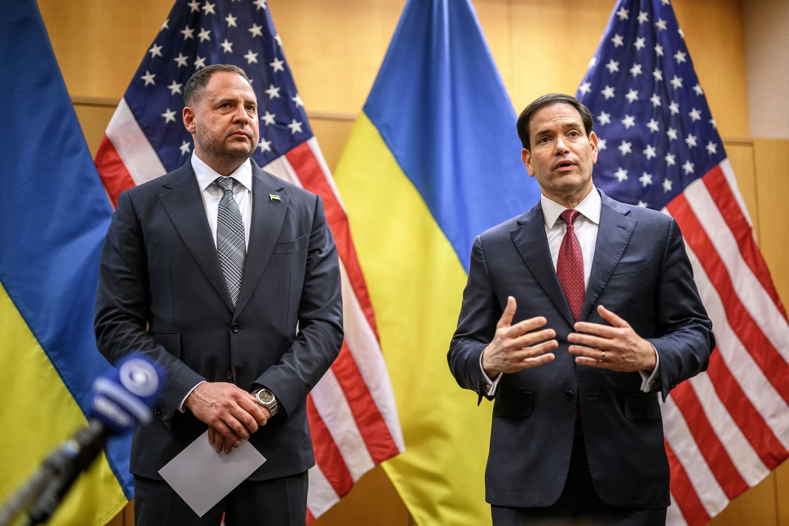 U.S. Secretary of State Marco Rubio (R) and Zelensky's chief of staff Andriy Yermak in Geneva, Switzerland, on Nov. 23, 2025.