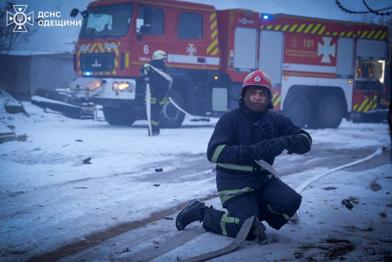 Russia targets nuclear power plant substations, thousands in Kyiv without power, water