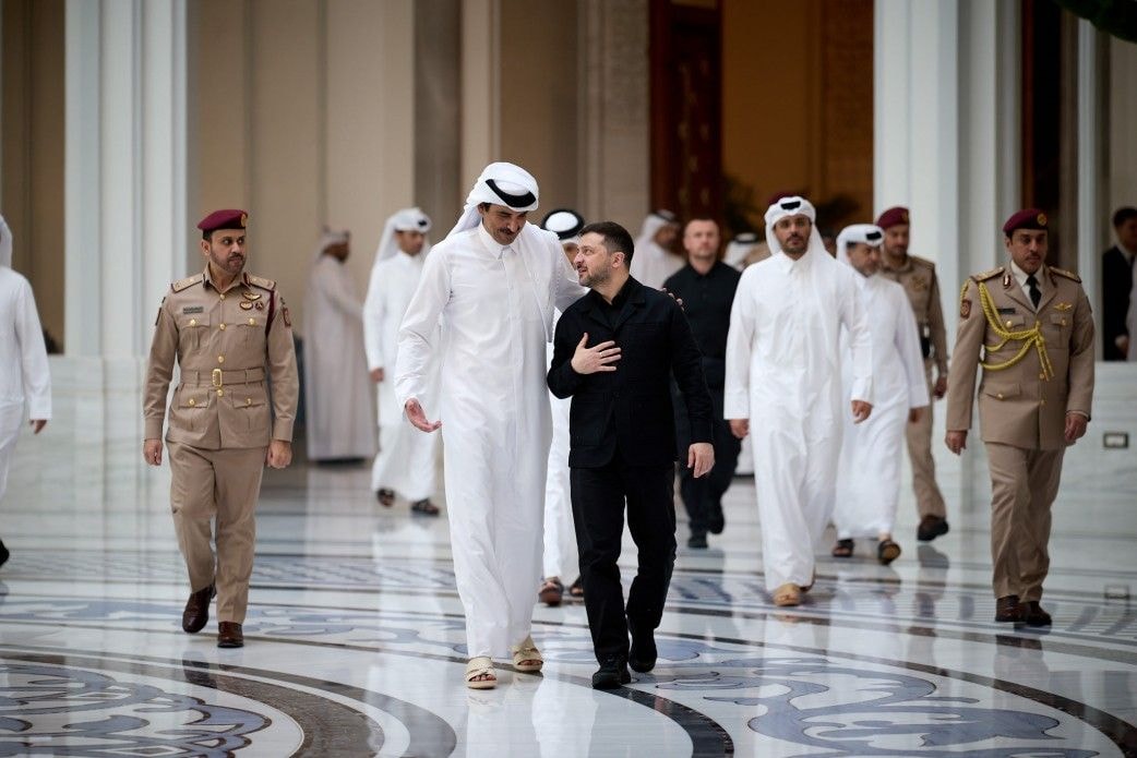 President Volodymyr Zelenksy with the Emir of the State of Qatar, Sheikh Tamim bin Hamad Al Thani in Qatar on March 28, 2026. (President's Office)