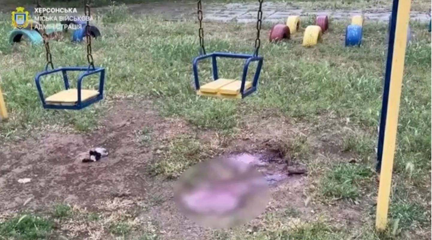 Russian attacks kill 2, injure 23 across Ukraine over past day as Kherson strike devastates family