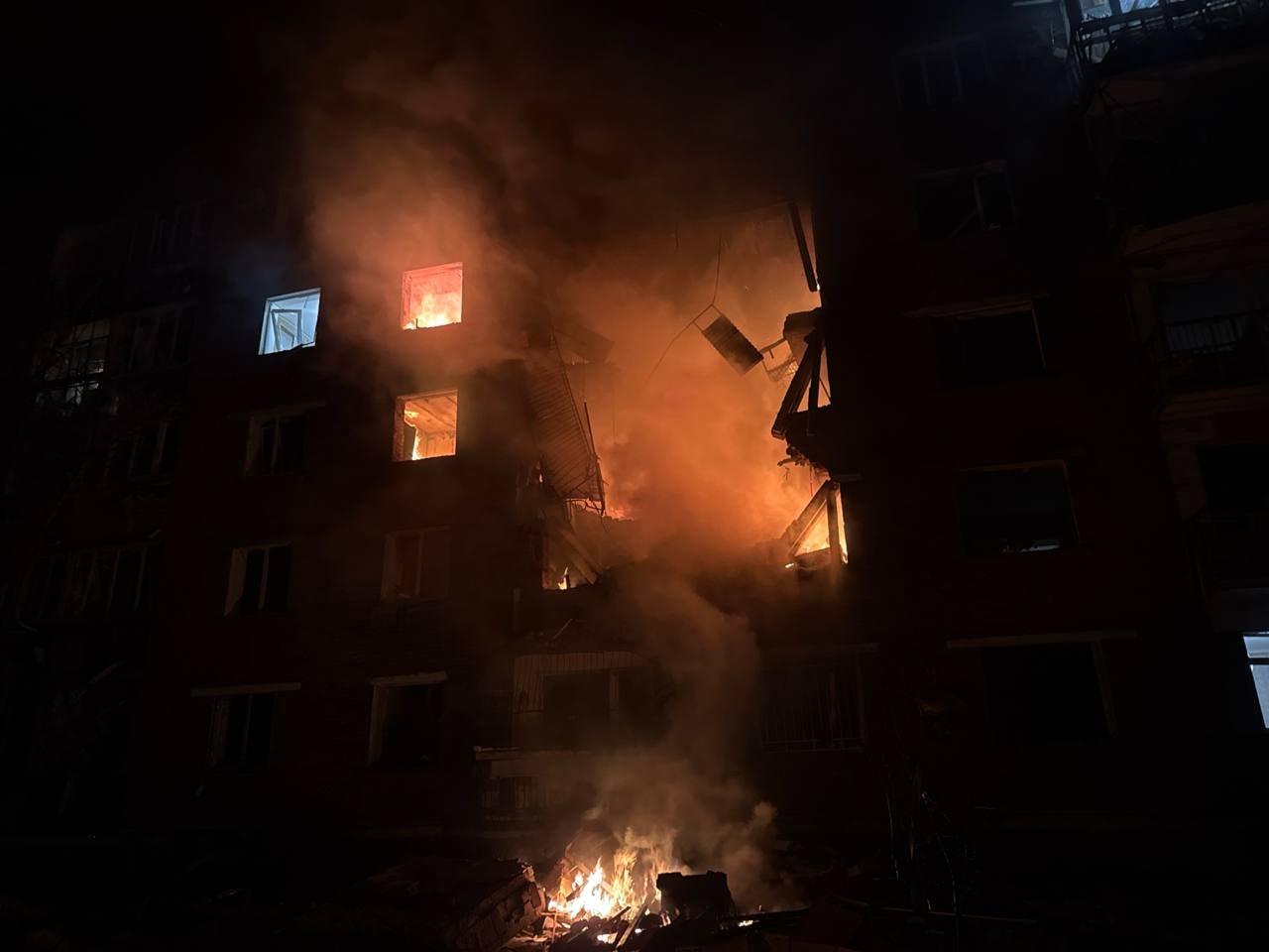 'Mass attack' partially collapses Sumy apartment block as Russian strikes kill 8, injure 52 across Ukraine over past day