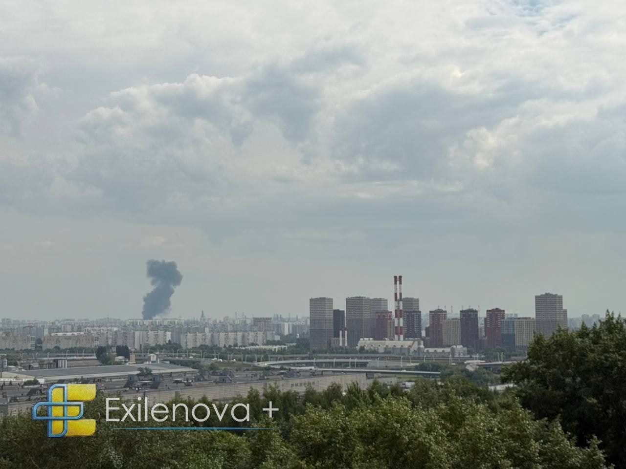 Smoke rises over Moscow on July 10, 2026, following reports of a fire near the Moscow Oil Refinery in the city's Kapotnya district.(Exilenova+/ Telegram). 