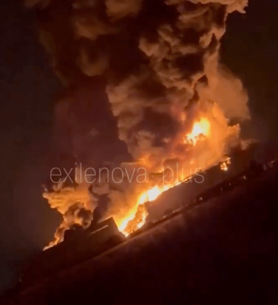 Screenshot from footage by locals in Kstovo, Russia, depicting a large fire at the NORSI oil refinery in Nizhny Novgorod Oblast on Aug. 27. (Exilenova-Plus / Telegram) 