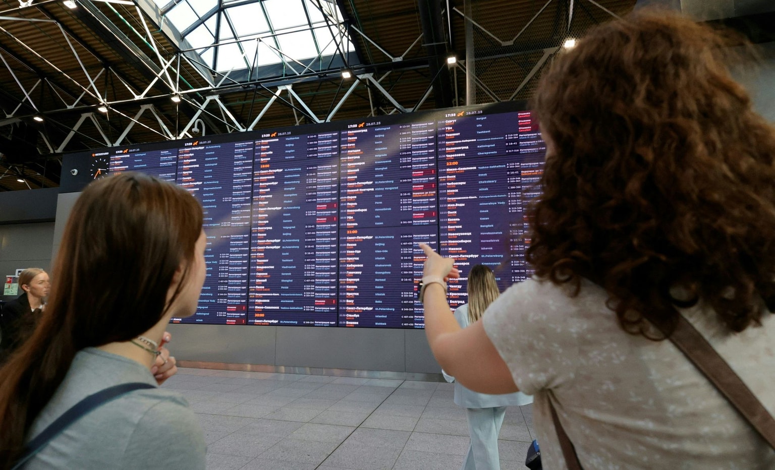 Ukrainian drone attack triggers shut down of Moscow airports, missile reportedly strikes Oryol semiconductor plant