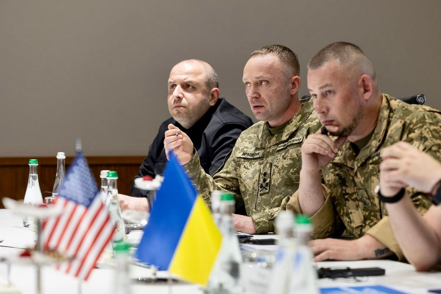 Ukraine's commander-in-chief, Maj. Gen. Mykhailo Drapatyi (L), and Deputy Presidential Office head Pavlo Palisa (R), giving a military briefing to U.S. President Donald Trump's envoys, Steve Witkoff and Jared Kushner, in Kyiv on Sept. 6, 2026.