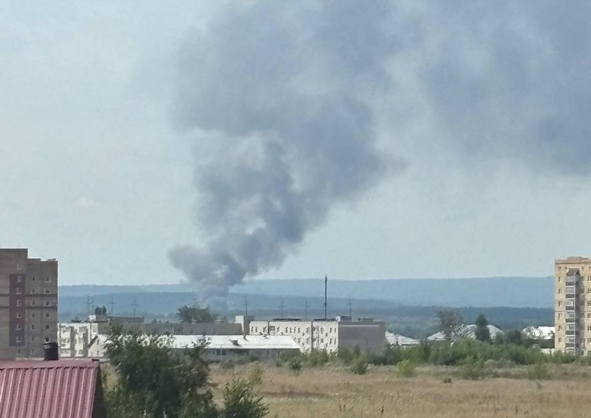 Illustrative image: A photo allegedly showing smoke rising above the Lukoil-Permnefteorgsintez oil refinery in Perm, Russia, on July 30, 2026. The strike occurred previous to the alleged sabotage by a member of Atesh in August 2026. (Supernova+/Telegram)