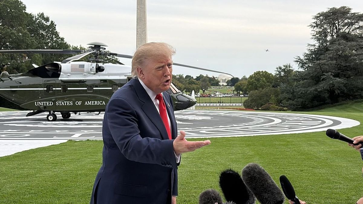 U.S. President Donald Trump departs the White House by helicopter with former heavyweight boxing champion Mike Tyson (not seen) as part of his midterm election campaign activities, in Washington, DC, on Oct. 9, 2026. (Can Hasasu/Anadolu via Getty Images)